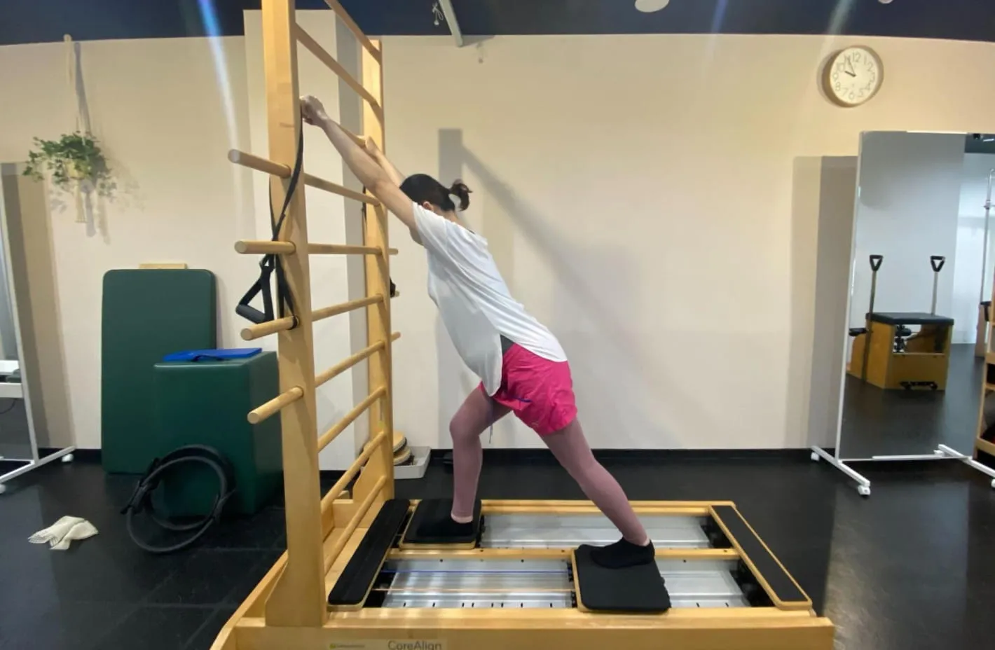 ピラティスタジオBB 武蔵小杉でコアアラインを使用してマタニティピラティスを実践しているU,M様の写真