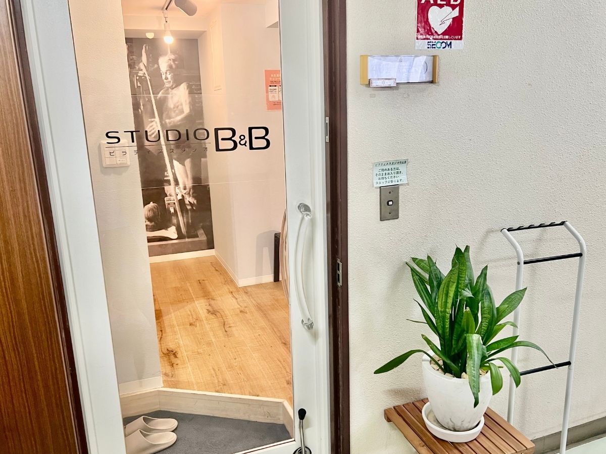 受付フロアの401にお入りください。