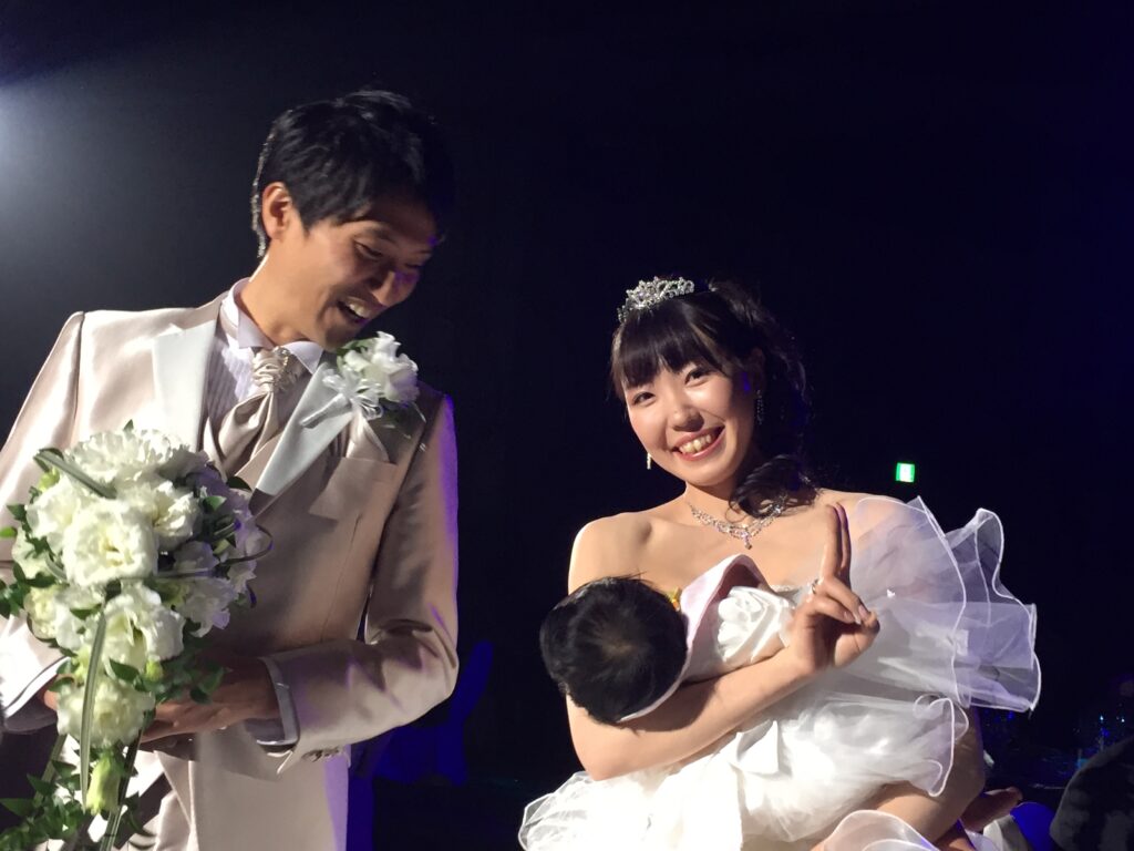 寺田明日香選手の結婚式でピラティス時にはお腹にいた赤ちゃんと一緒に写っている写真