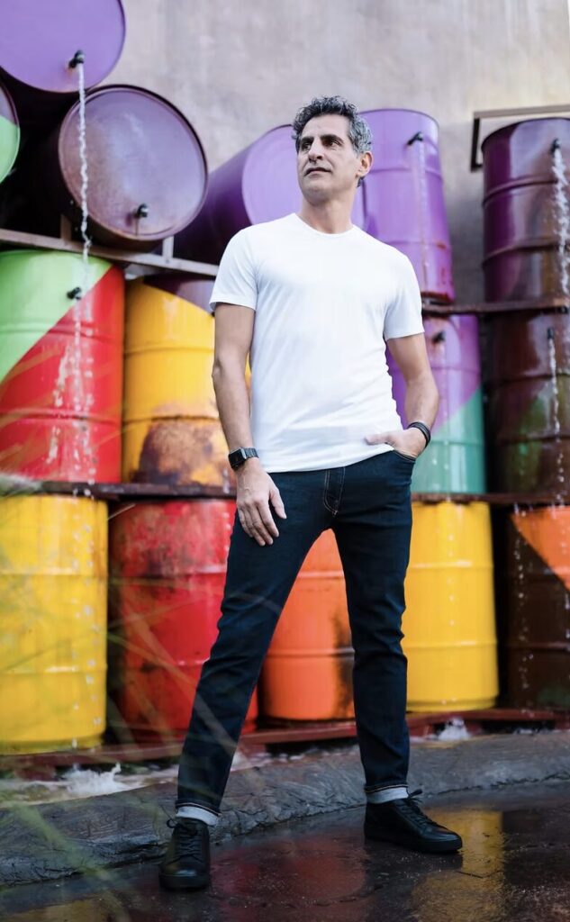 コネクションズバンドを始めとする、コネクトメソッドを開発しているViktor Uyganの写真